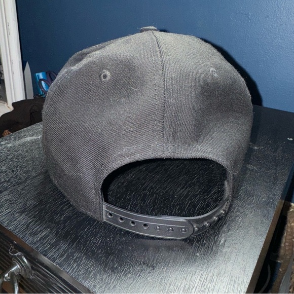 MENS BLACK NIKE FITTED SNAPBACK - Picture 2 of 6